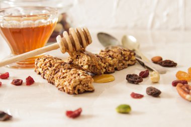 Bal ve fındık ile lezzetli müsli Bar