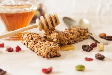Bal ve fındık ile lezzetli müsli Bar