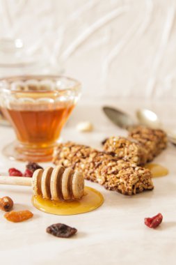 Bal ve fındık ile lezzetli müsli Bar