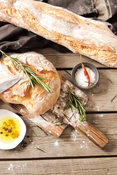 Fresh bread with salt and a delicious olive oil — Stock Photo, Image