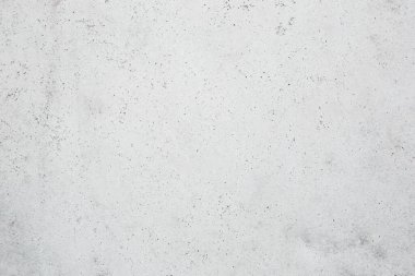 Beton duvara pankart yerleştirmek için kullanılan eski bir duvar gibi doğal çimento veya taş dokunun beyaz beton dokusu..