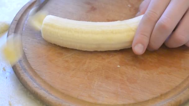 Corte rápido de plátano en rodajas — Vídeos de Stock