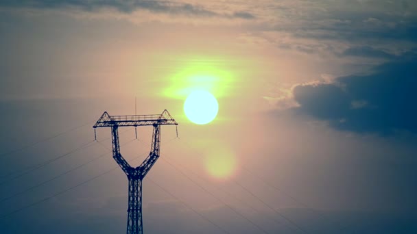 Tempo de nascer do sol com torre de transmissão — Vídeo de Stock