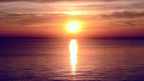 Beautiful sunrise or sunset above sea with light reflected in water — Stock Video