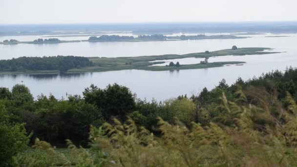 Panorama del río Dnepr. Vista desde la aldea de Vitachiv . — Vídeos de Stock