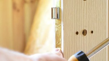 Kapı kilidi. Mortise kilidice takma