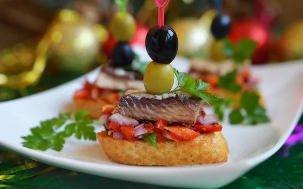 Crostini à la salade marinée et aux sardines Images De Stock Libres De Droits