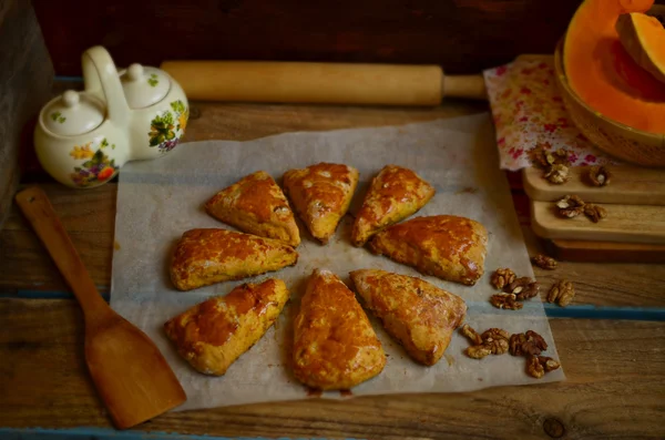 Pompoen scones met walnoten — Stockfoto