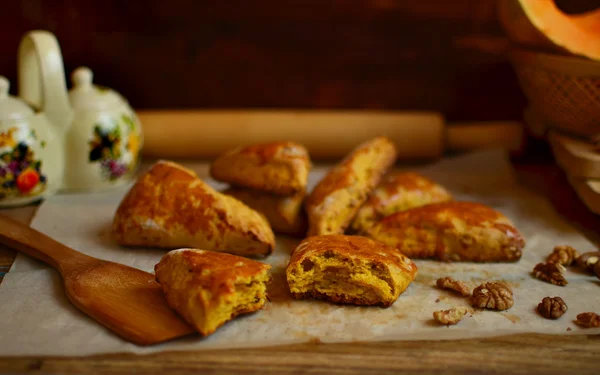 Bollos de calabaza con nueces —  Fotos de Stock