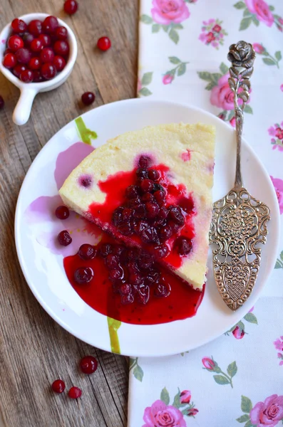 Cranberries ile pişmiş peynir puding