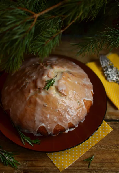Lemon pie with rosemary and lime icing — Stock Photo, Image