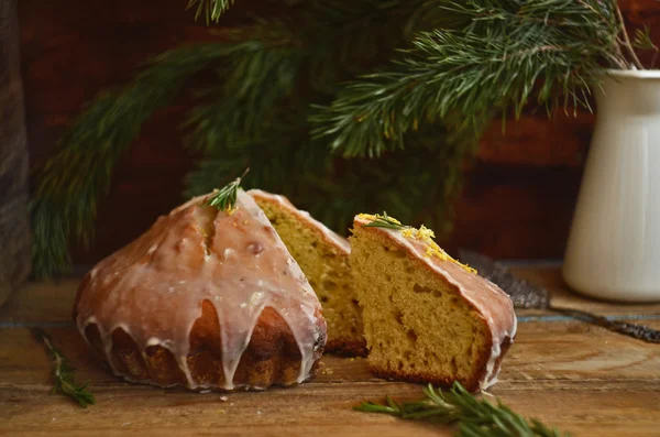 Lemon pie with rosemary and lime icing — Stock Photo, Image