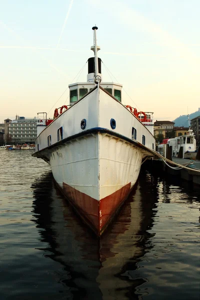 Rıhtımda gemi