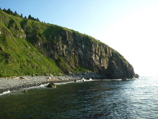 Roca cerca del mar — Foto de Stock