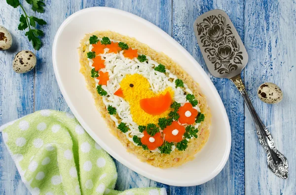 축제 샐러드 야채는 병아리와 계란 장식 — 스톡 사진