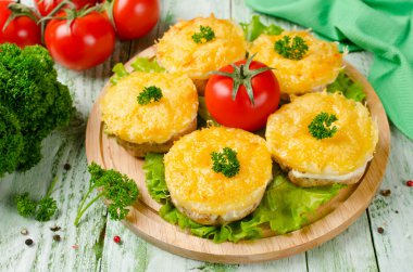Ananas ve peynirli tavuk fileto