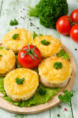 Ananas ve peynirli tavuk fileto