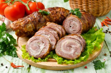 Sarımsak ve biber ile rulo köfte