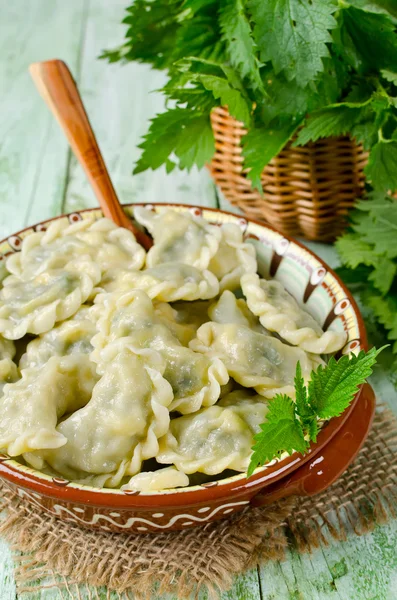 Dumplings with cheese and nettles in a bowl — Stock Photo, Image