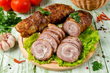 Sarımsak ve biber ile rulo köfte