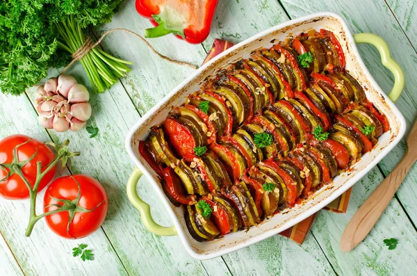 Ratatouille - traditionelles französisches provenzalisches Gemüsegericht gekocht — Stockfoto