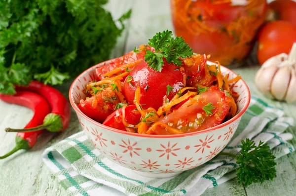 Pomidory w marynacie pikantne — Zdjęcie stockowe