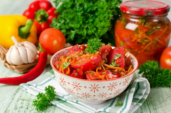 Pomidory w marynacie pikantne — Zdjęcie stockowe