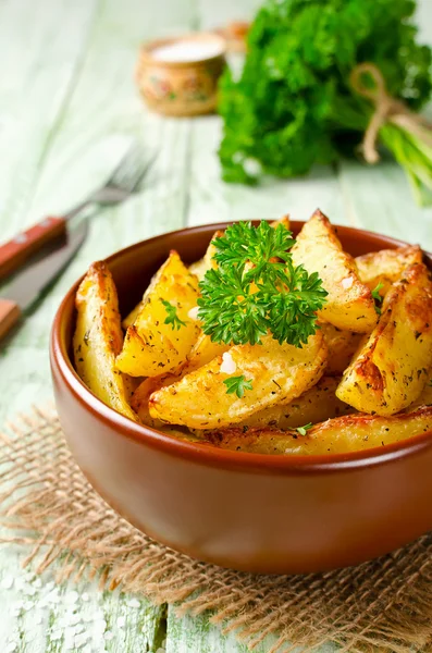 Жареный картофель с хрустящей корочкой — стоковое фото