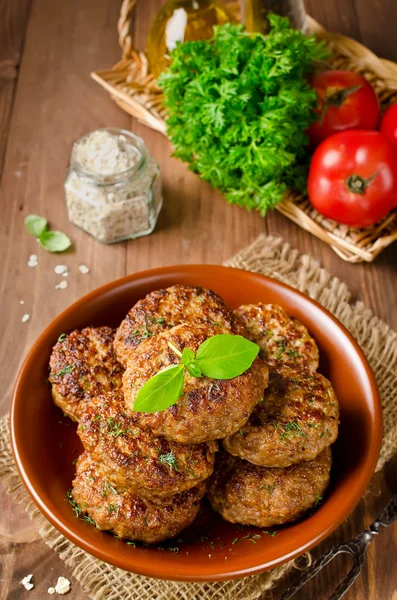 Deliciosas croquetas jugosas con avena. Estilo rústico — Foto de Stock