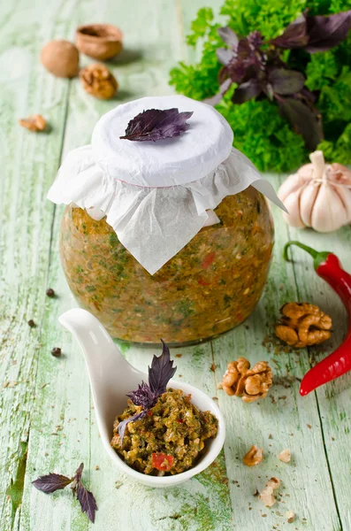 Домашний соус аджика с овощами и грецкими орехами — стоковое фото
