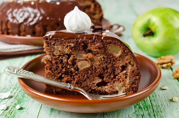 Chocolate cake with Apple and chocolate frosting — Stock Photo, Image