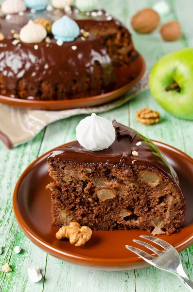 Chocolate cake with Apple and chocolate frosting — Stock Photo, Image
