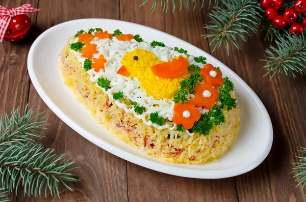 Festive salad Egg decorated with a chick and vegetables — Stock Photo, Image