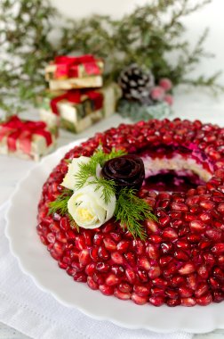 Plaka salata Garnet bilezik ile