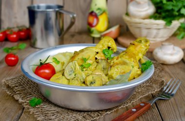 Tavuk uyluk mantar püresi pota ile bir krem sos ile