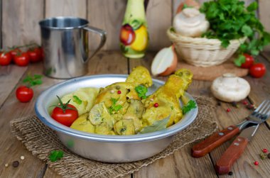 Tavuk uyluk mantar püresi pota ile bir krem sos ile