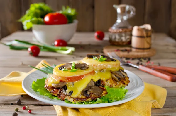 Chicken breast with mushrooms and cheese Royalty Free Stock Photos