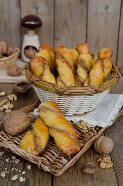 Doces caseiros com queijo e recheio de nozes — Fotografia de Stock