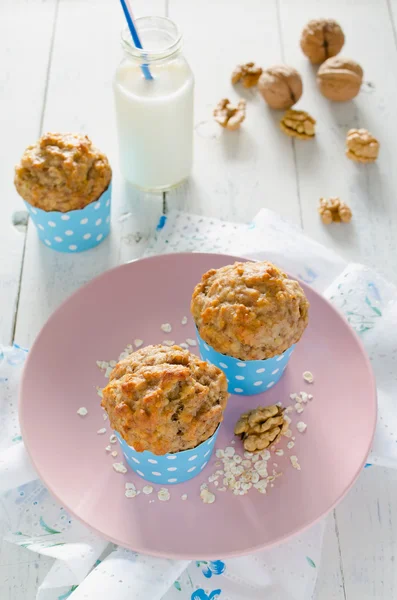 Banana muffins with oatmeal and nuts — Stock Photo, Image