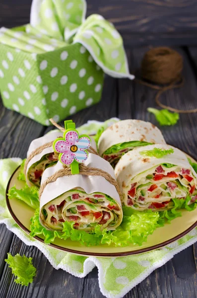 Rolls of bread with vegetables, cheese and sausage — Stock Photo, Image