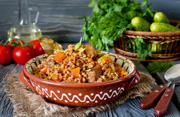 Bovete med kött och grönsaker — Stockfoto