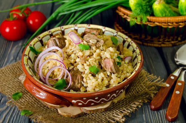 Cevada pérola com carne — Fotografia de Stock