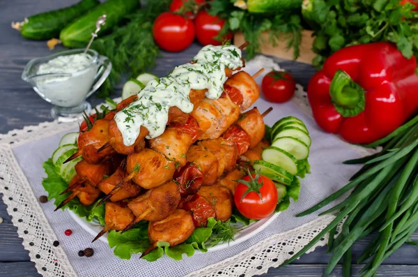 토마토와 치킨 케밥 — 스톡 사진