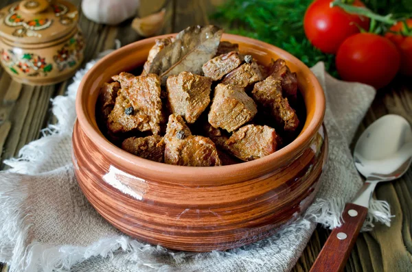 Рагу з яловичини з лавровим листом і перець — стокове фото
