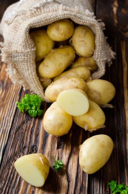 Genç bir çuval patates