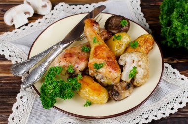 Patates, champignon ve karnabahar fırında tavuk budu