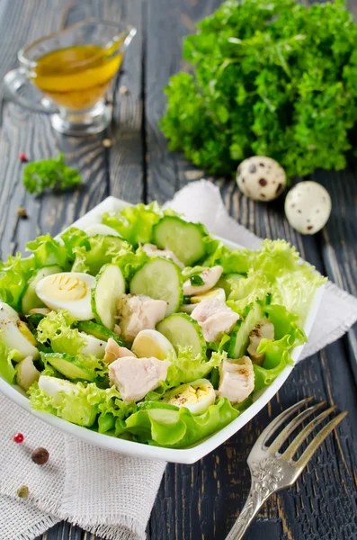 Salade de légumes au foie de morue — Photo