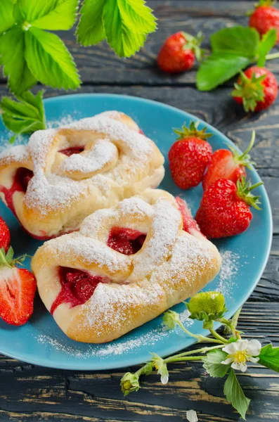 Pão com morangos — Fotografia de Stock