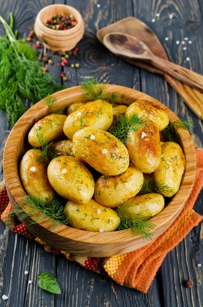 Jeunes pommes de terre rôties — Photo