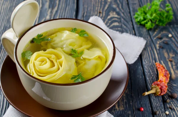 Albóndigas perezosas en caldo — Foto de Stock